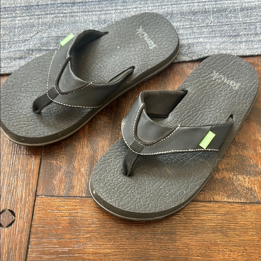 Sanuk Black and Gray Flip Flops with Green Tag